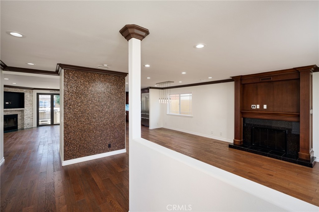 8562 Sandy Hook Property Photo 4