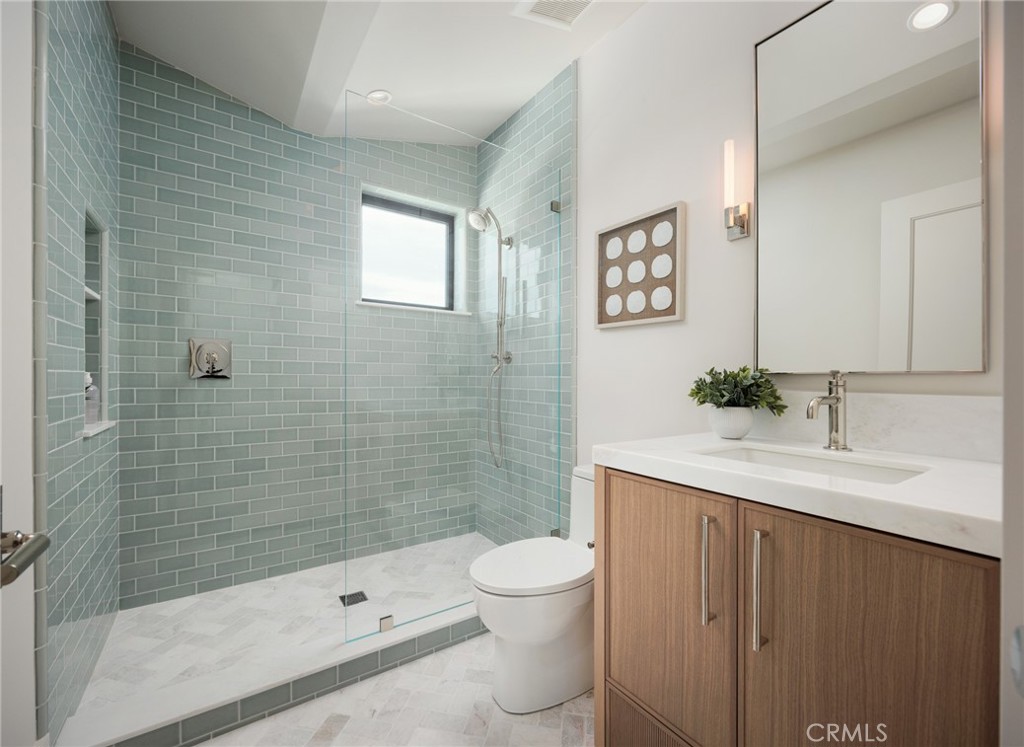 1123 E Balboa Property Photo 49