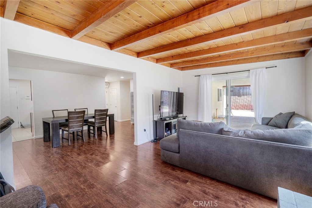 7549 Black Oak Property Photo 3