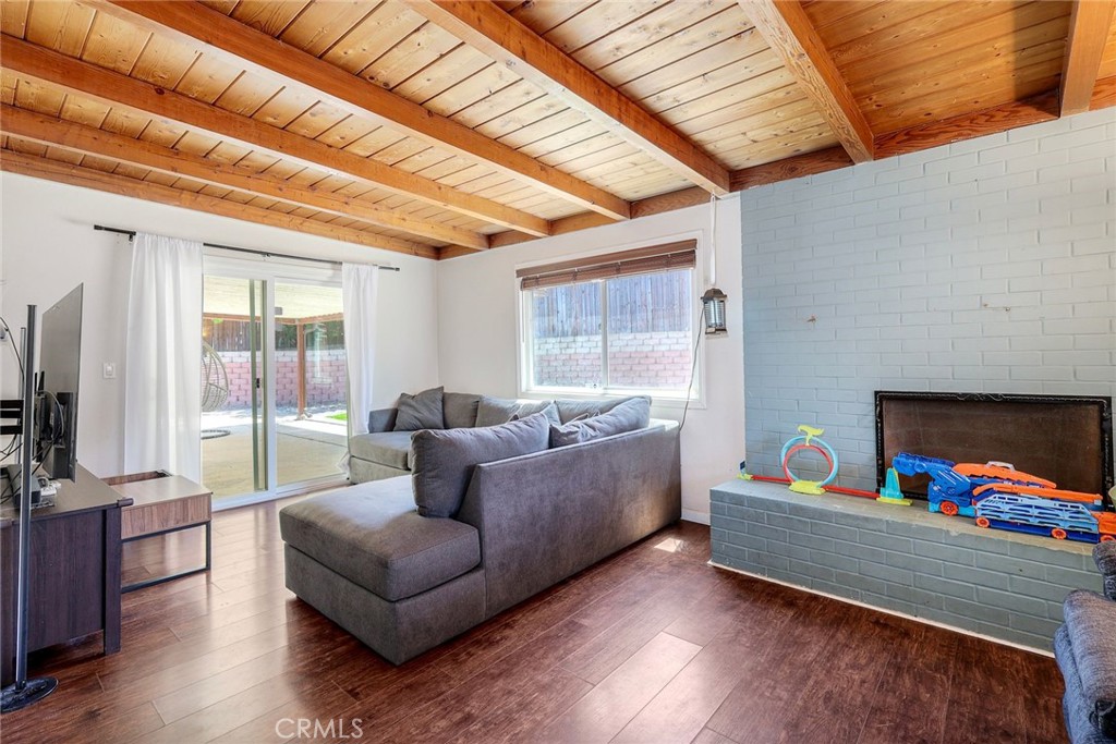 7549 Black Oak Property Photo 4