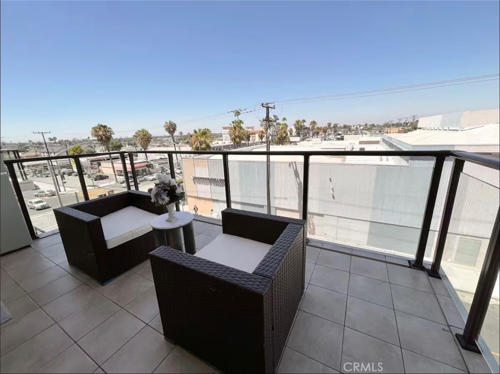 1598 Long Beach Blvd 412 Property Photo 21