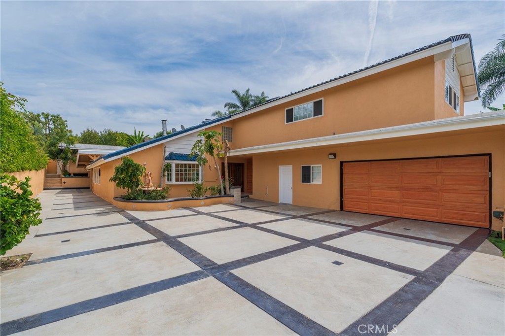 5562 Highland Property Photo 1