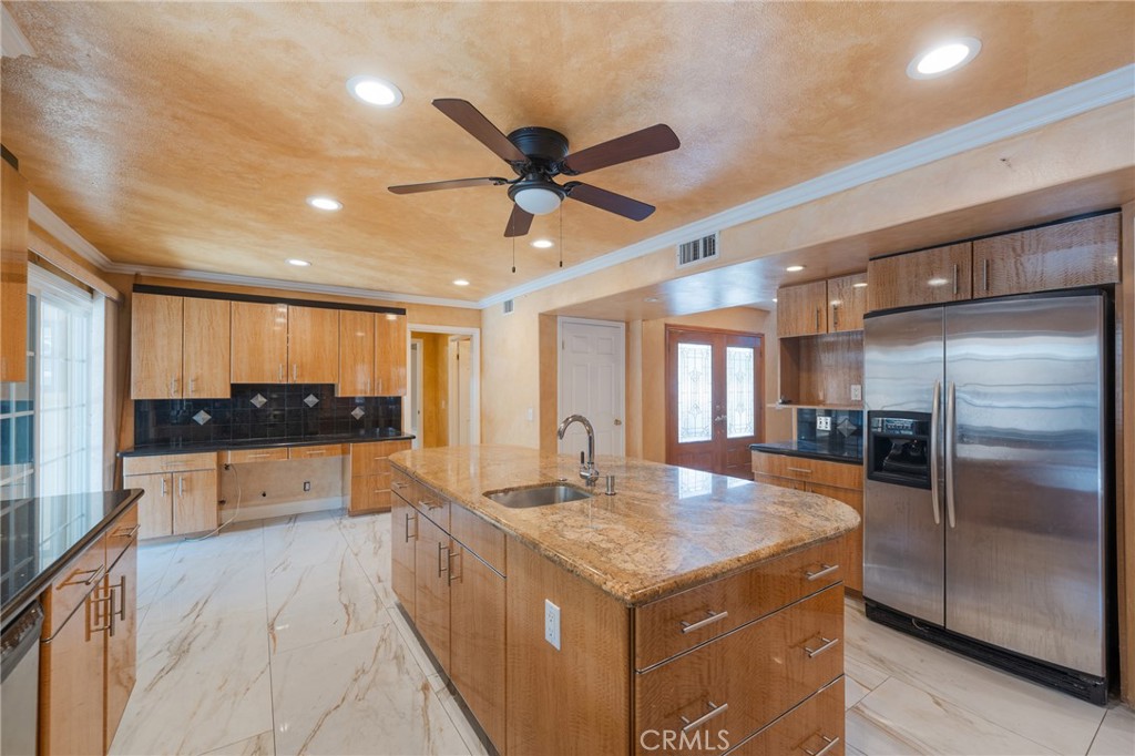 5562 Highland Property Photo 7