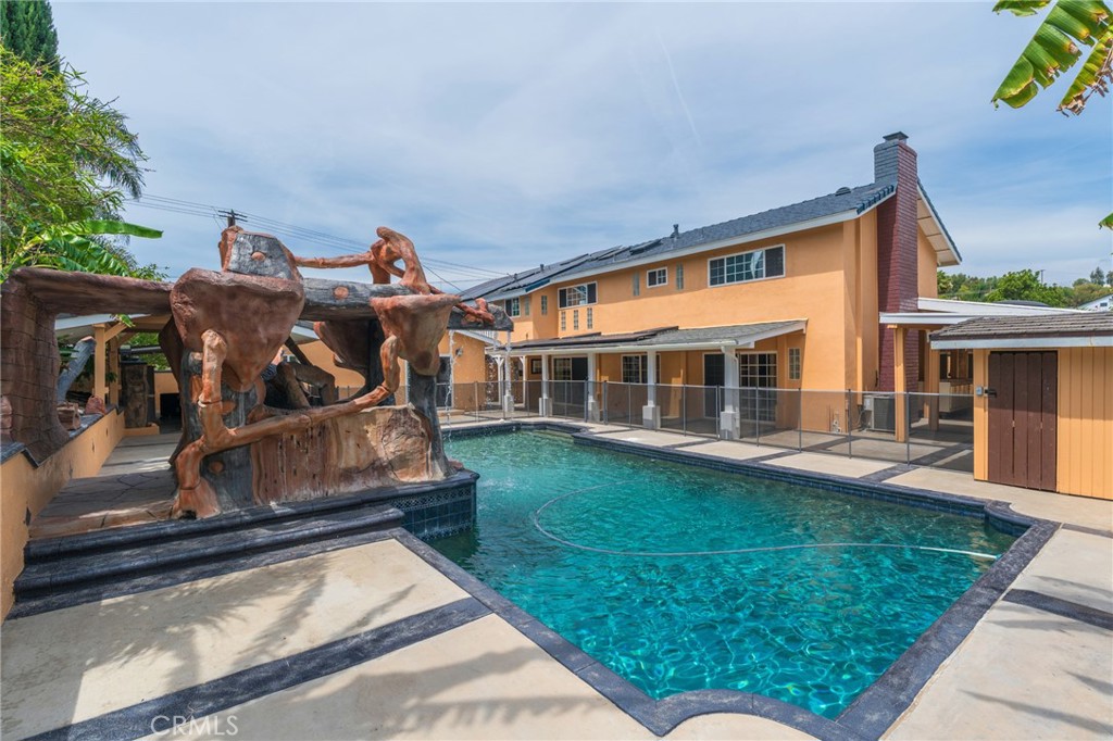 5562 Highland Property Photo 8