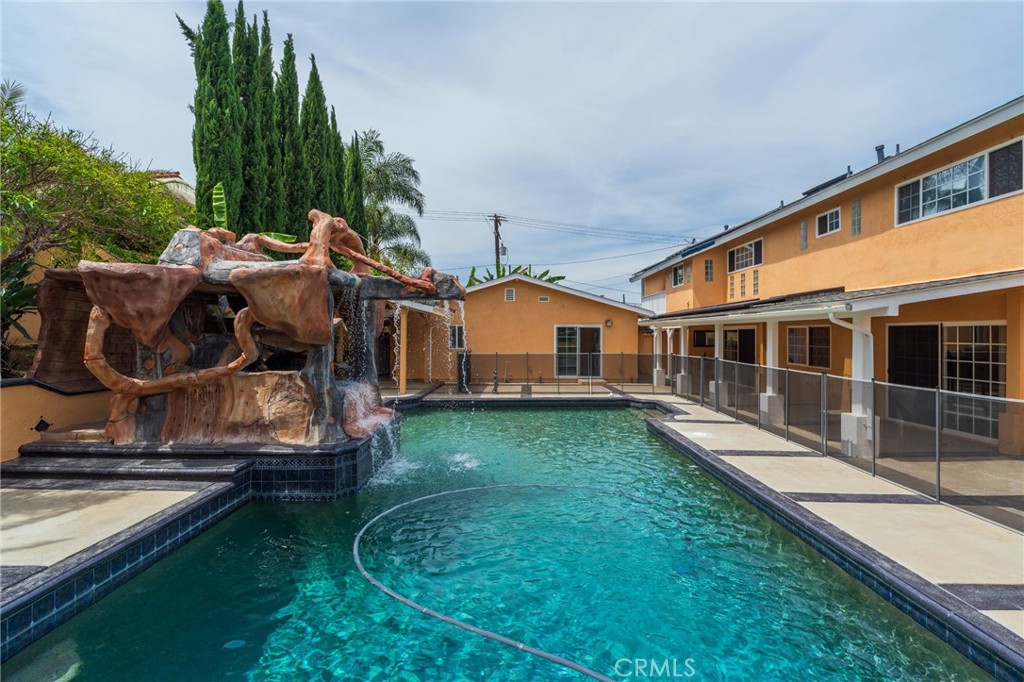 5562 Highland Property Photo 10