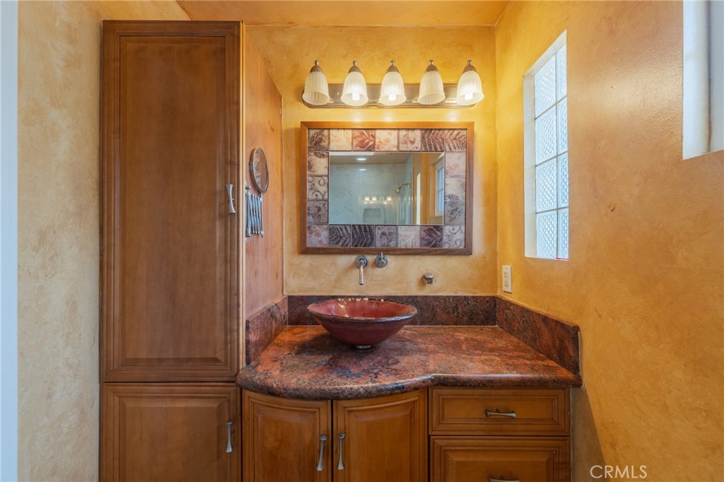 5562 Highland Property Photo 23