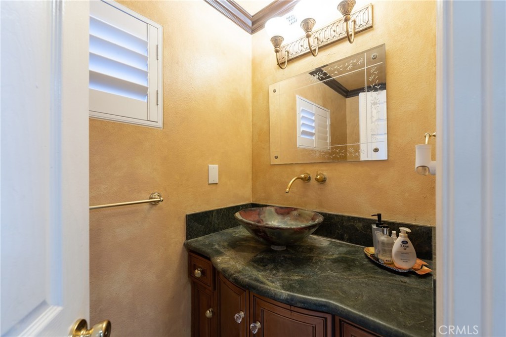5562 Highland Property Photo 27