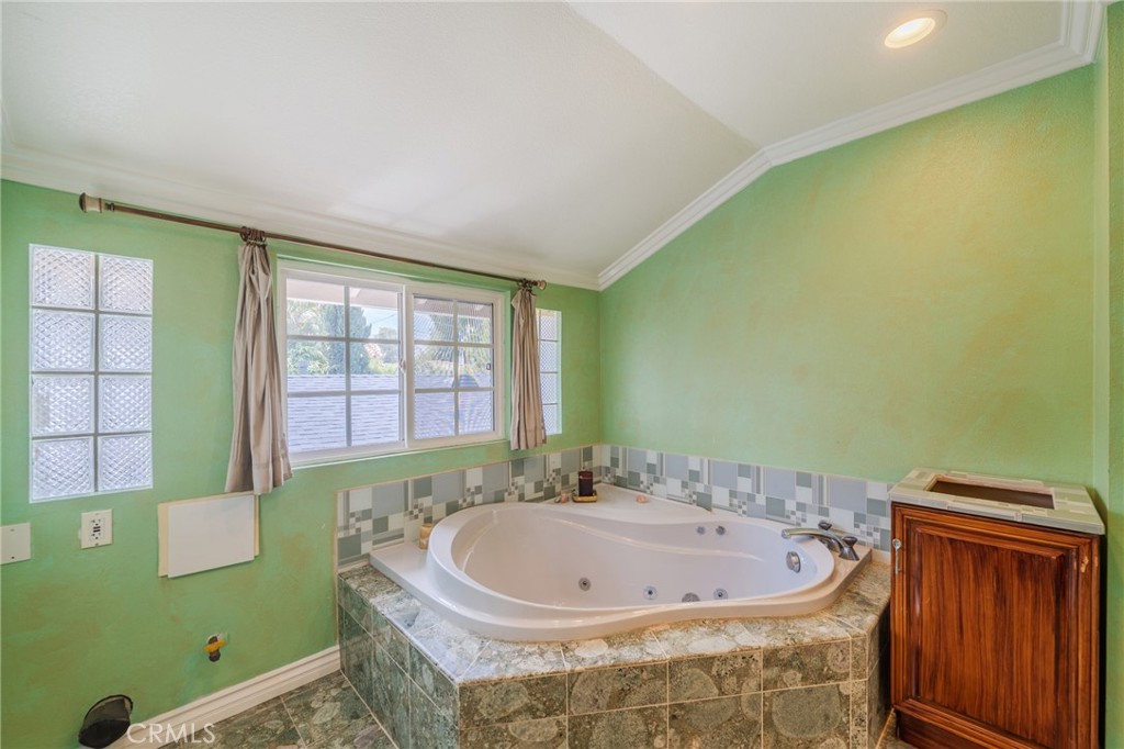 5562 Highland Property Photo 30