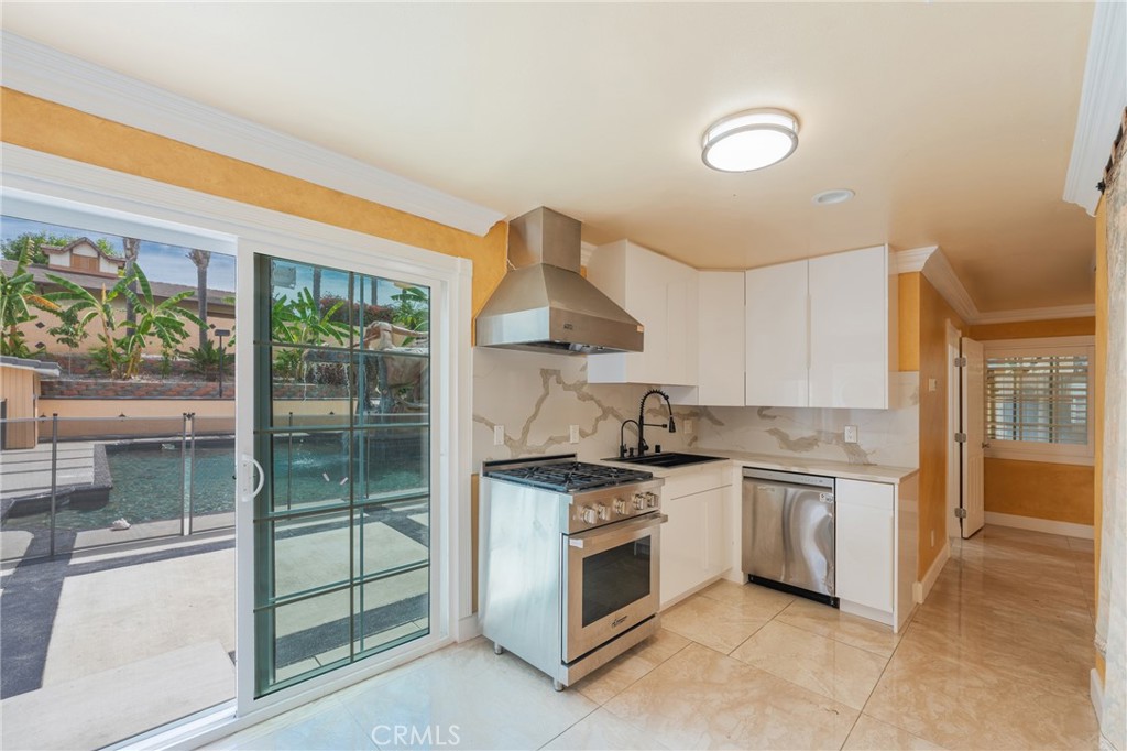 5562 Highland Property Photo 32