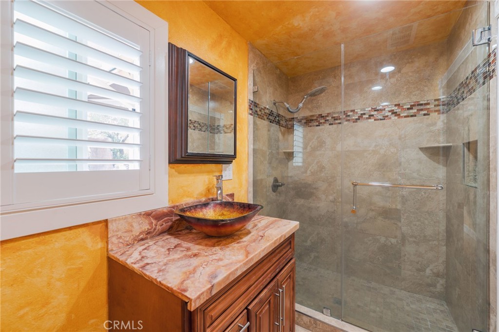 5562 Highland Property Photo 38