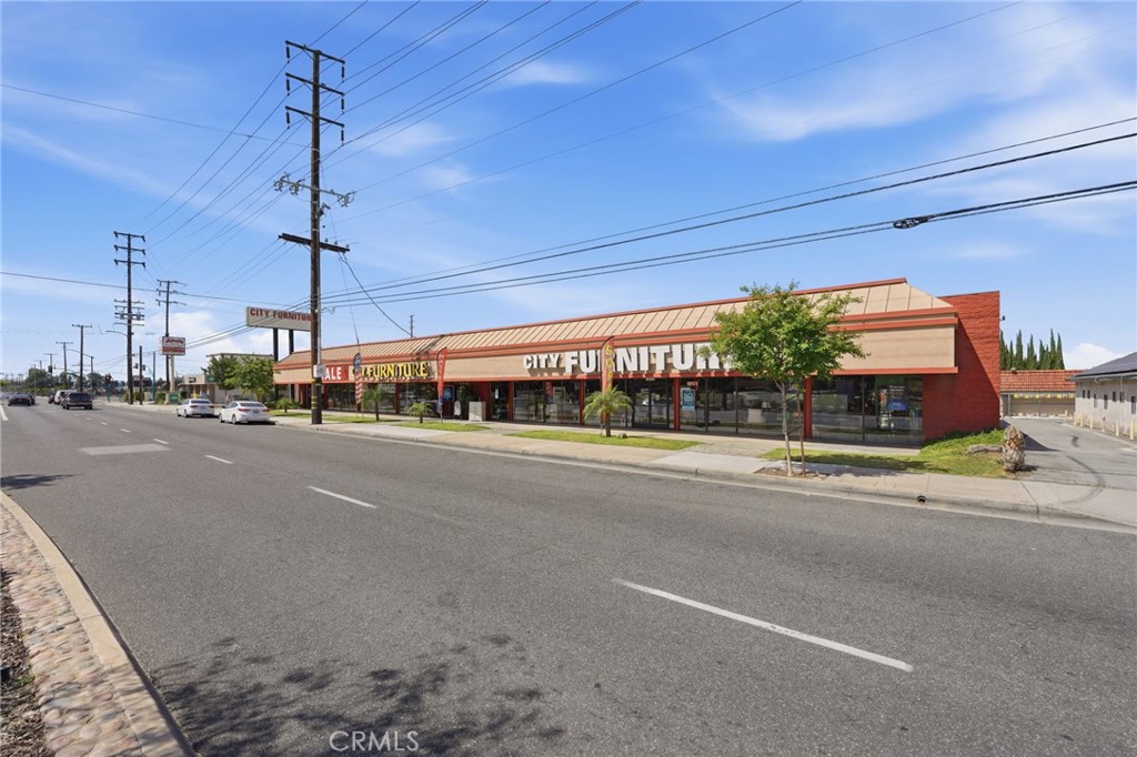 945 N Azusa Ave Property Photo 3