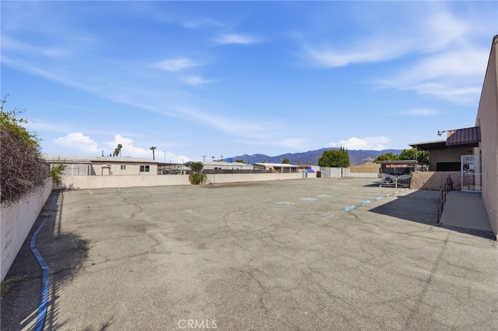 945 N Azusa Ave Property Photo 8