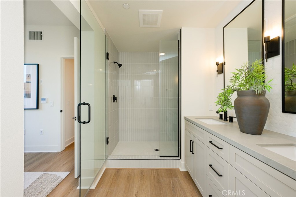 414 Main 400 Property Photo 18