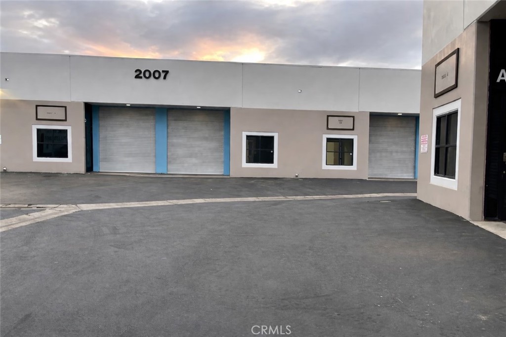 2007 Raymer Avenue Q&r Property Photo 2
