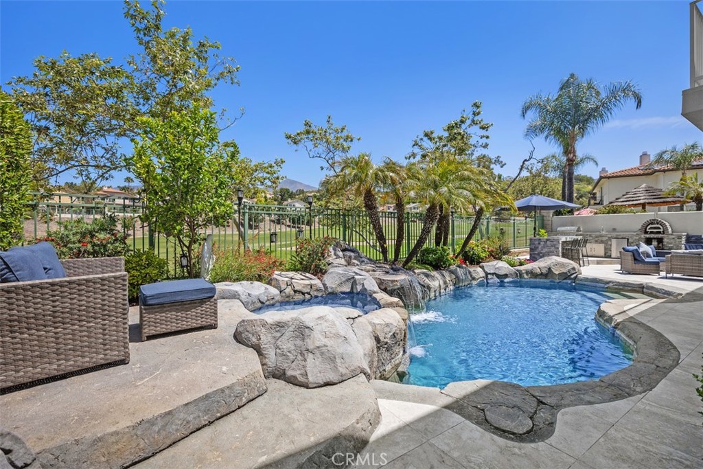 16 Golf Ridge Drive Property Photo 1