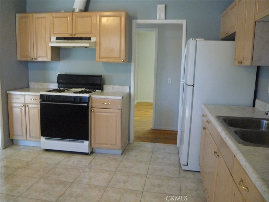 1645 S Euclid Property Photo 4