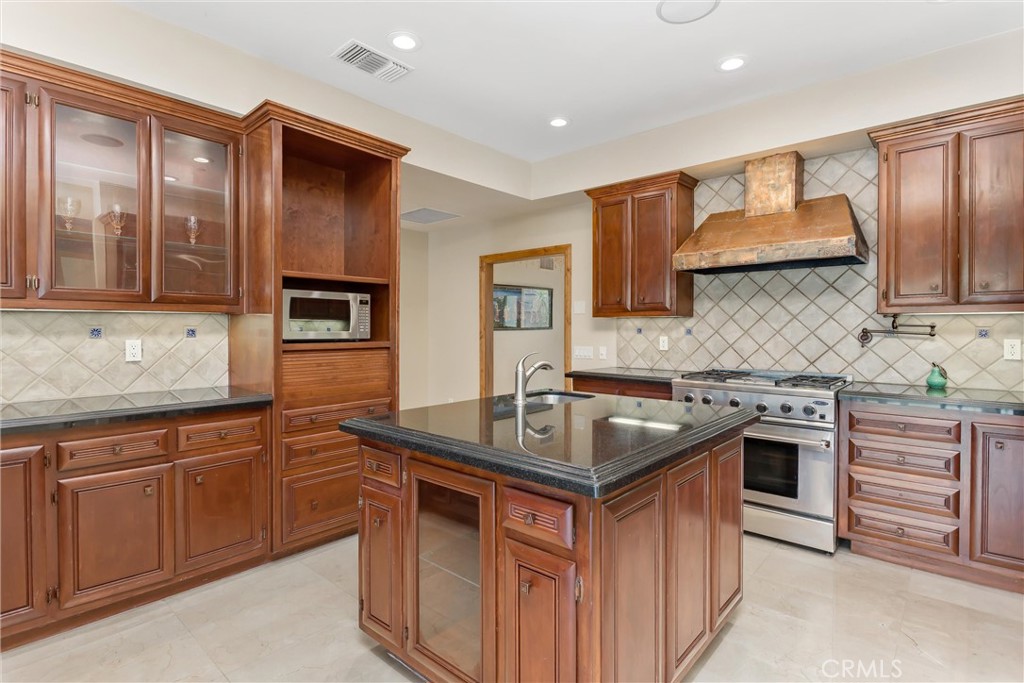 204 Saint Catherine Property Photo 15