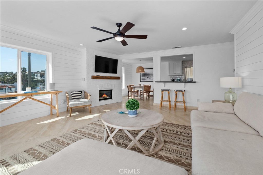 515 Monterey R4 Property Photo 5