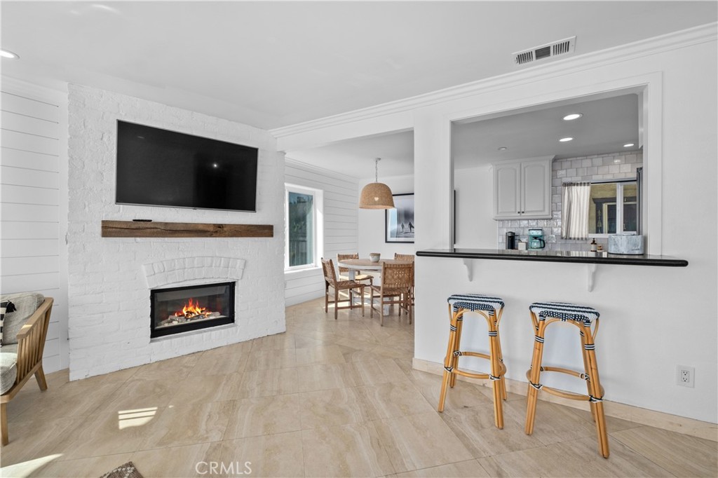 515 Monterey R4 Property Photo 6