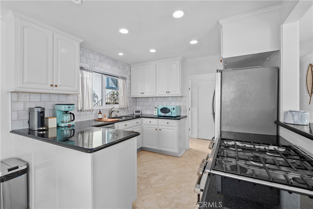 515 Monterey R4 Property Photo 8