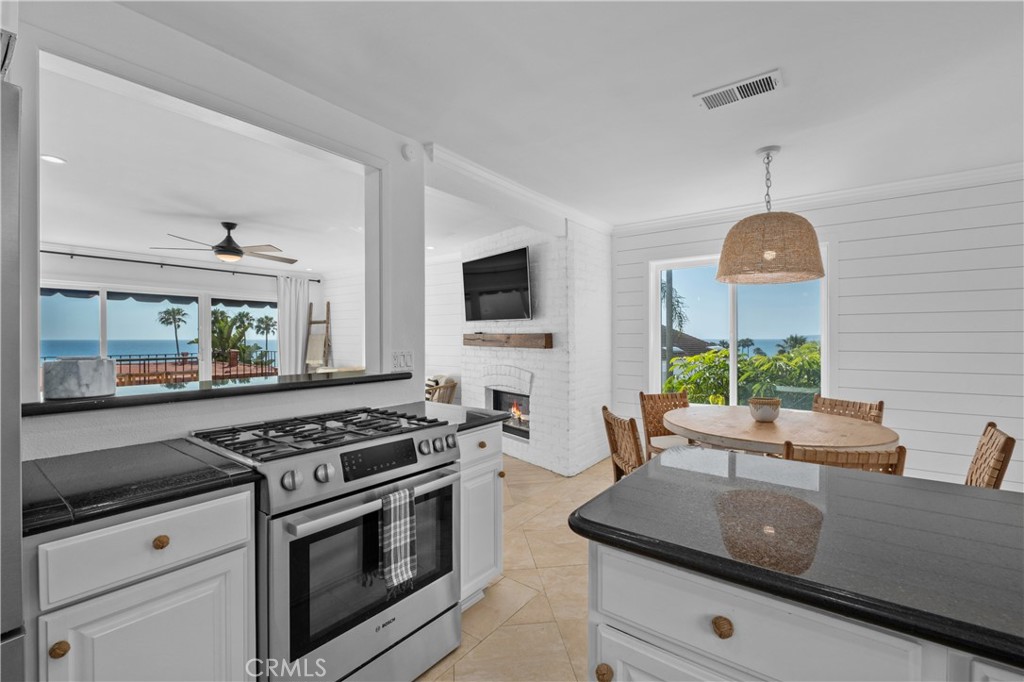 515 Monterey R4 Property Photo 10