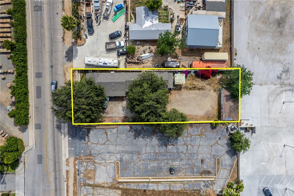 1652 4th Property Photo 2