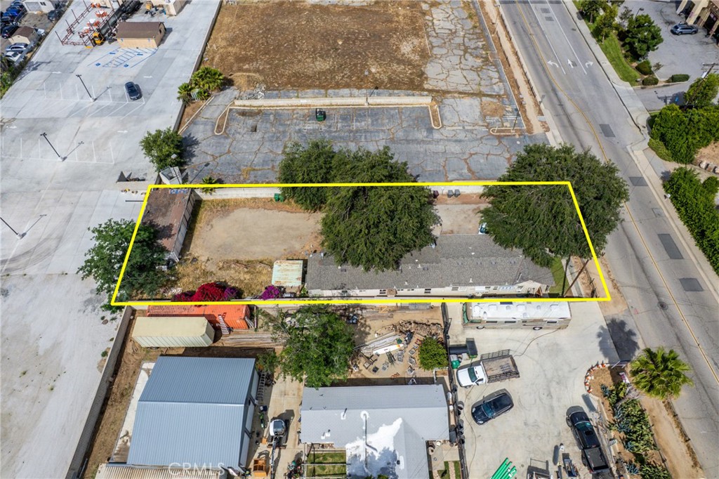 1652 4th Property Photo 3