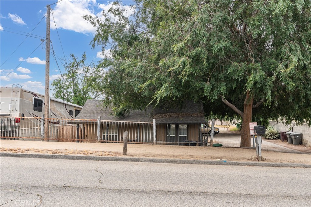 1652 4th Property Photo 7