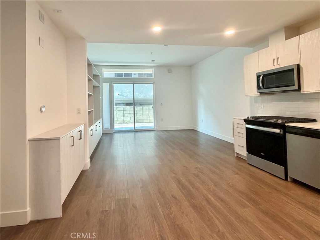 709 E Walnut Street 222 Property Photo 1