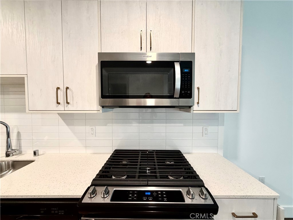 709 E Walnut Street 222 Property Photo 4