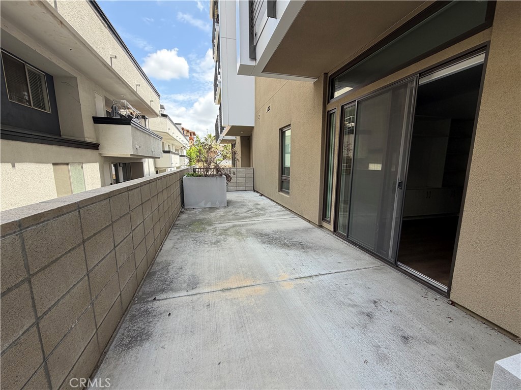 709 E Walnut Street 222 Property Photo 7