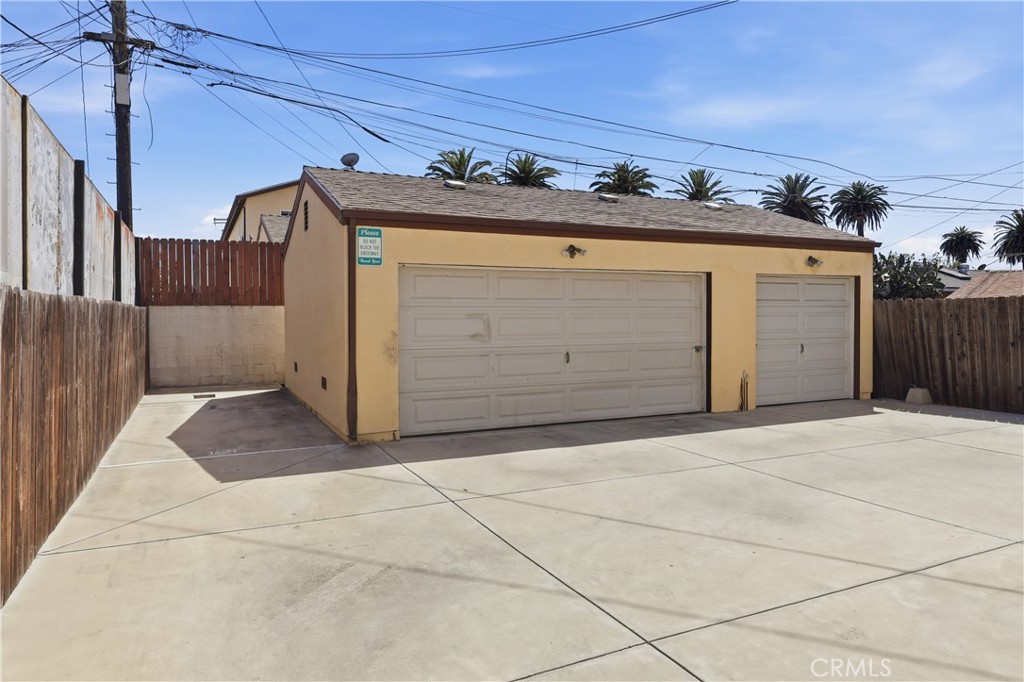 1614 W 39th Place Property Photo 3