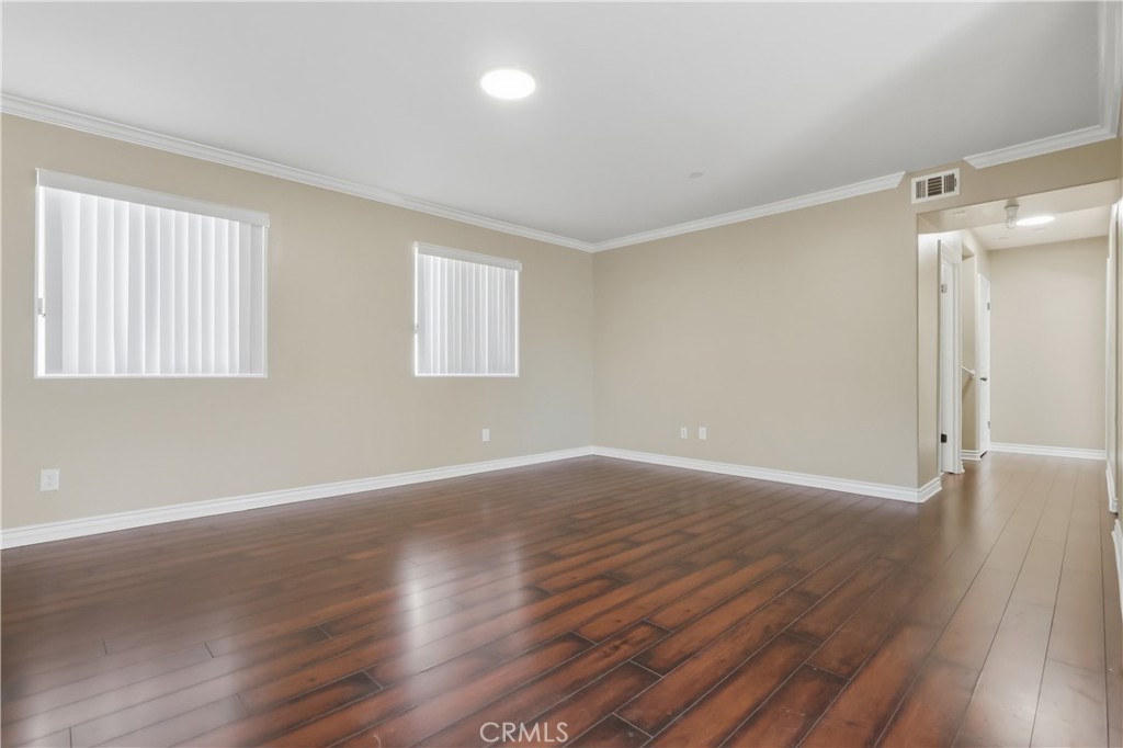 1614 W 39th Place Property Photo 6