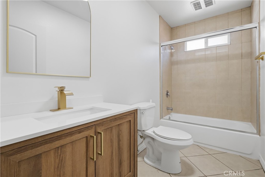 1614 W 39th Place Property Photo 11