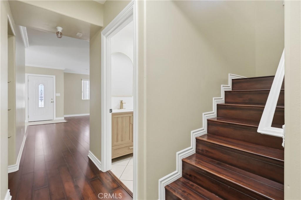 1614 W 39th Place Property Photo 12