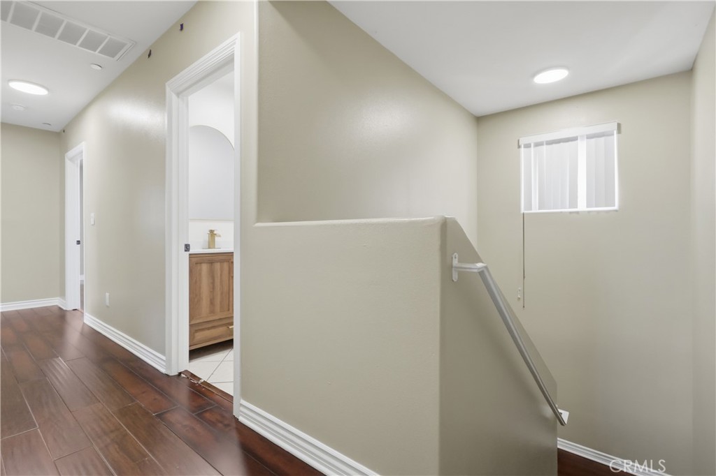 1614 W 39th Place Property Photo 14