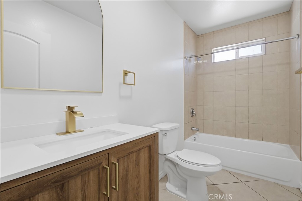 1614 W 39th Place Property Photo 16