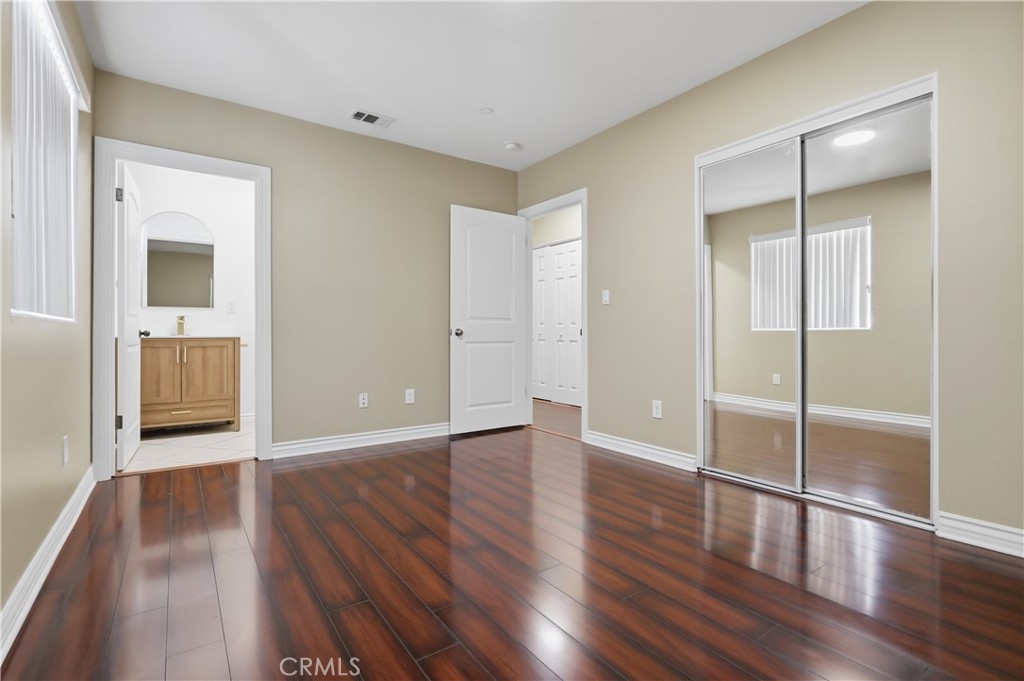 1614 W 39th Place Property Photo 17
