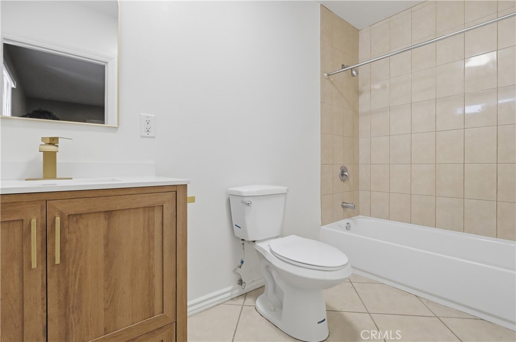 1614 W 39th Place Property Photo 18