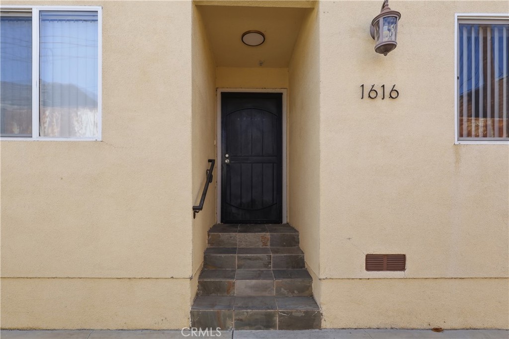1614 W 39th Place Property Photo 19