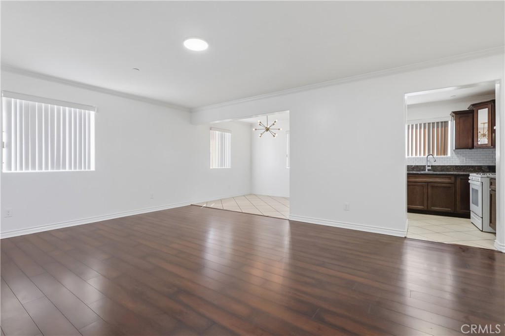 1614 W 39th Place Property Photo 21