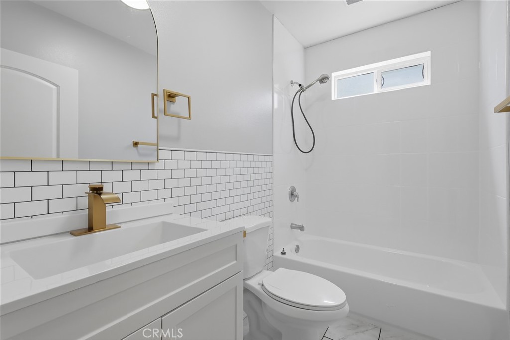 1614 W 39th Place Property Photo 25