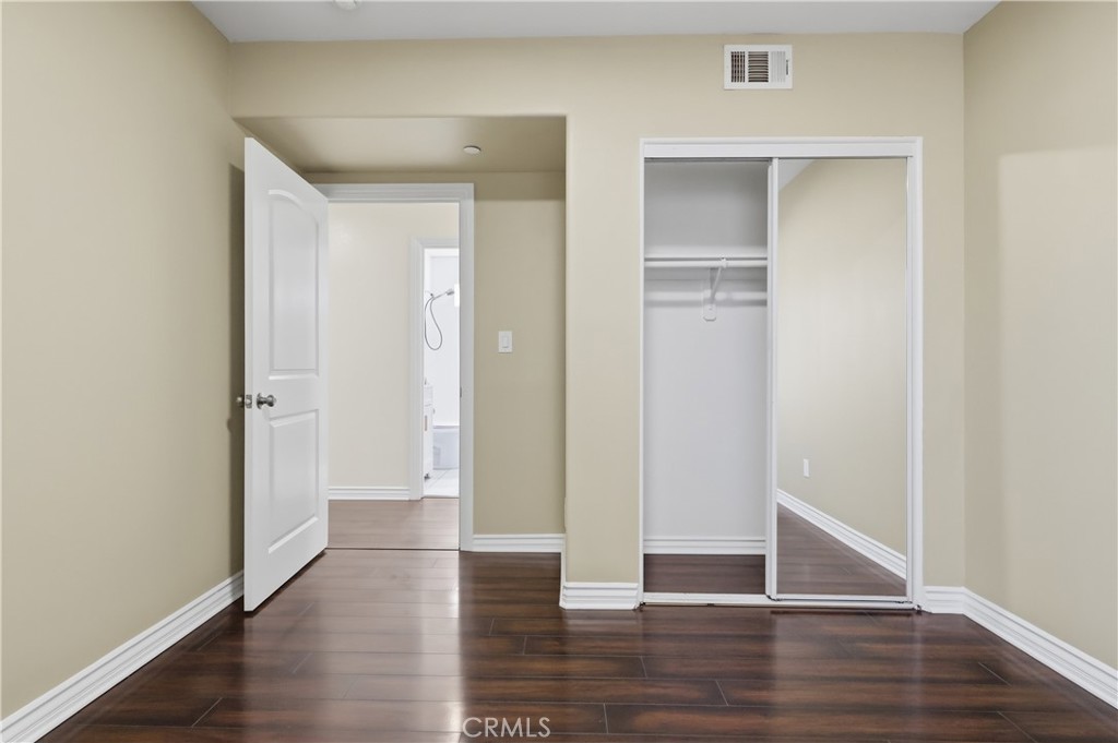 1614 W 39th Place Property Photo 26