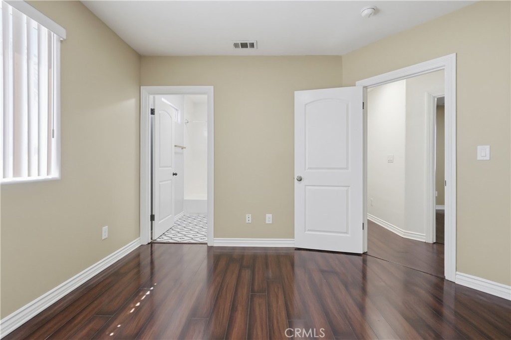 1614 W 39th Place Property Photo 33
