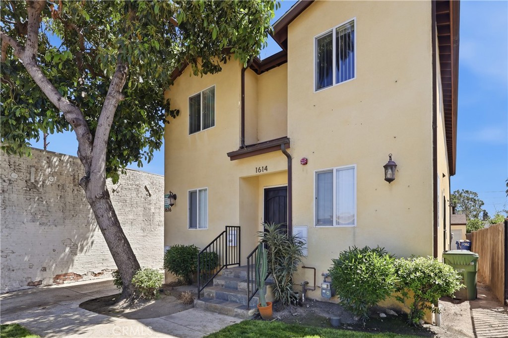 1614 W 39th Place Property Photo 37