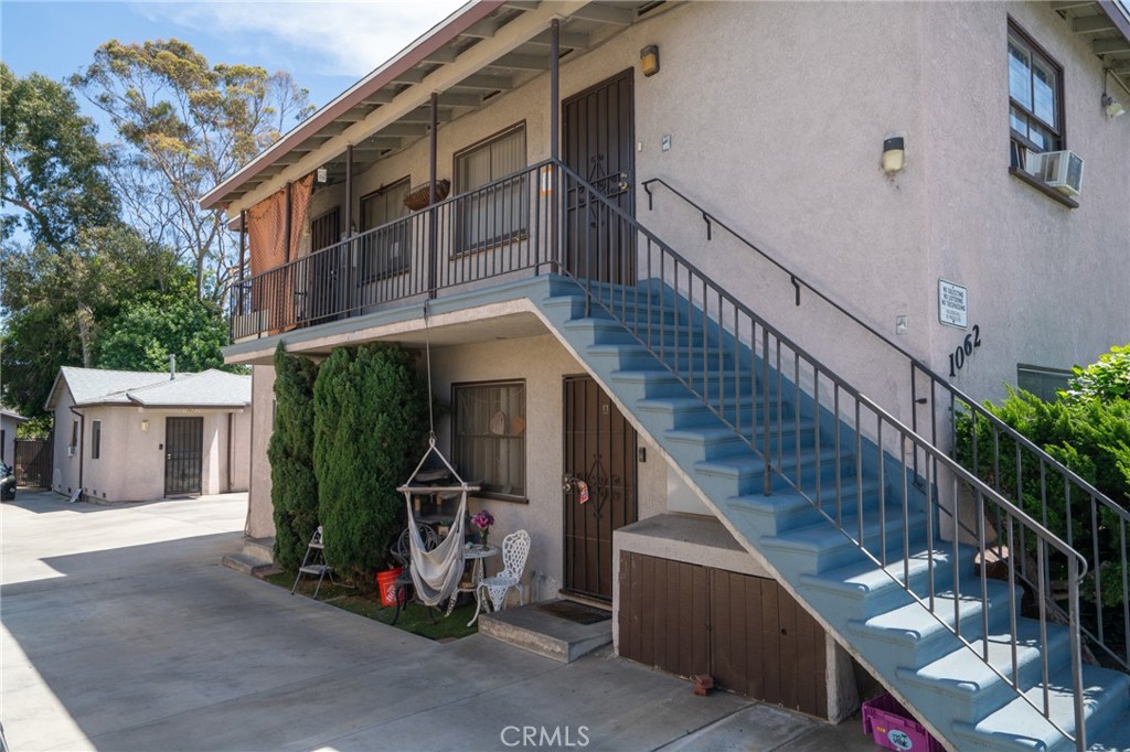 1062 Termino Avenue Property Photo 2
