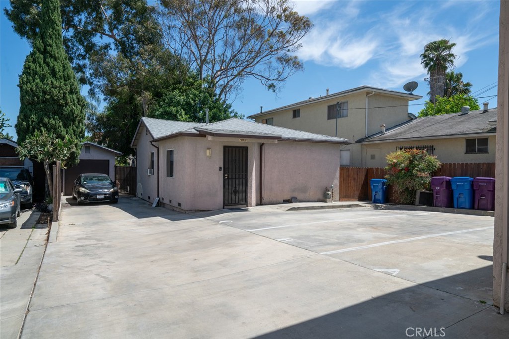 1062 Termino Avenue Property Photo 3