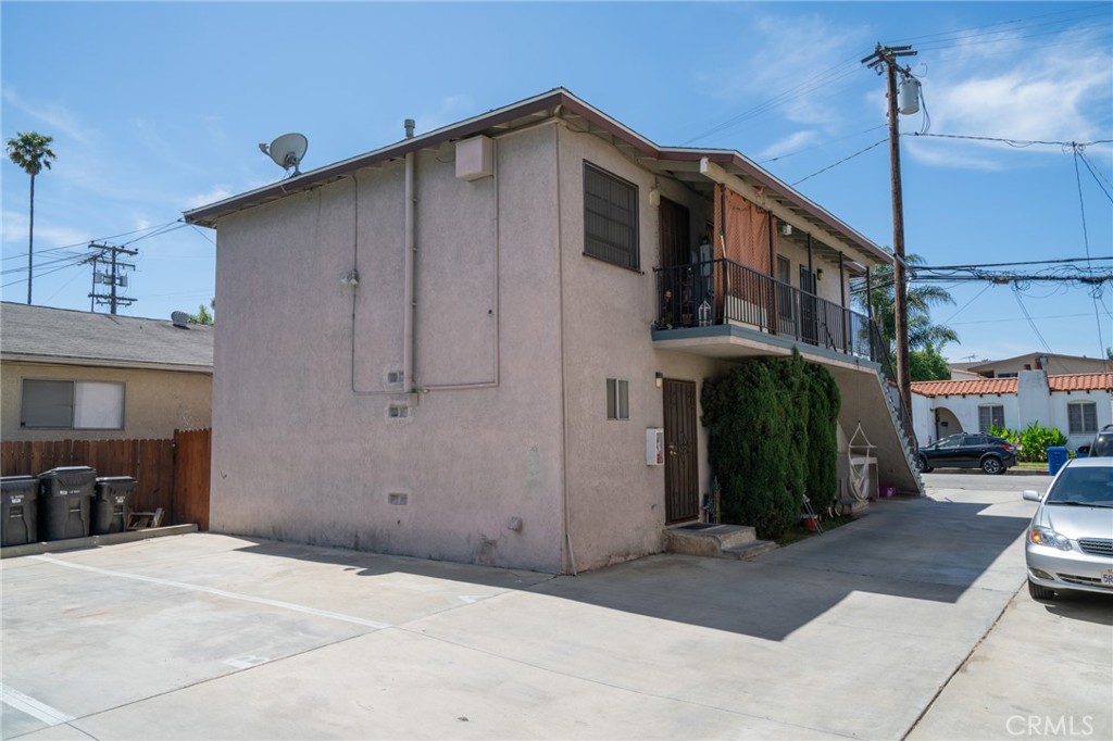 1062 Termino Avenue Property Photo 4