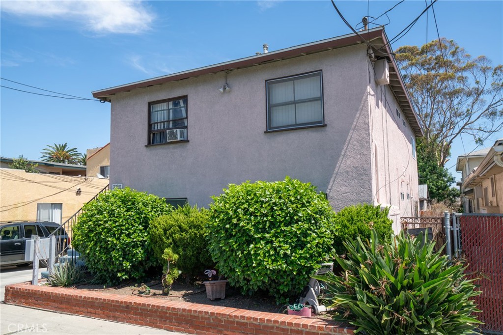 1062 Termino Avenue Property Photo 5