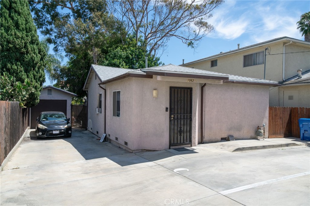 1062 Termino Avenue Property Photo 6